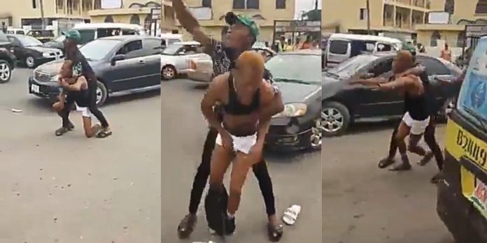 VIDEO: “I Don’t Need Your Money Again, Stop Following Me” -Yahoo Boy Jumps Out Of Benz, Starts Shouting
