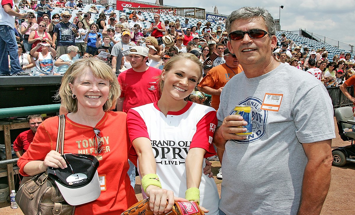 Carrie Underwood and Parents