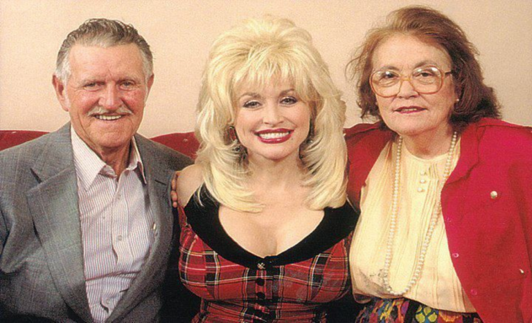 Dolly Parton Parents: Avie Lee Owens, Robert Lee Parton (Father, Mother)