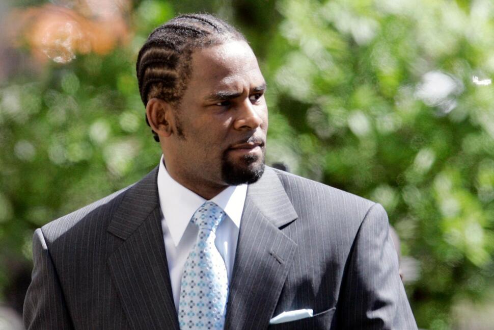 r-kelly-deserves-at-least-25-years-in-prison-prosecutors-say