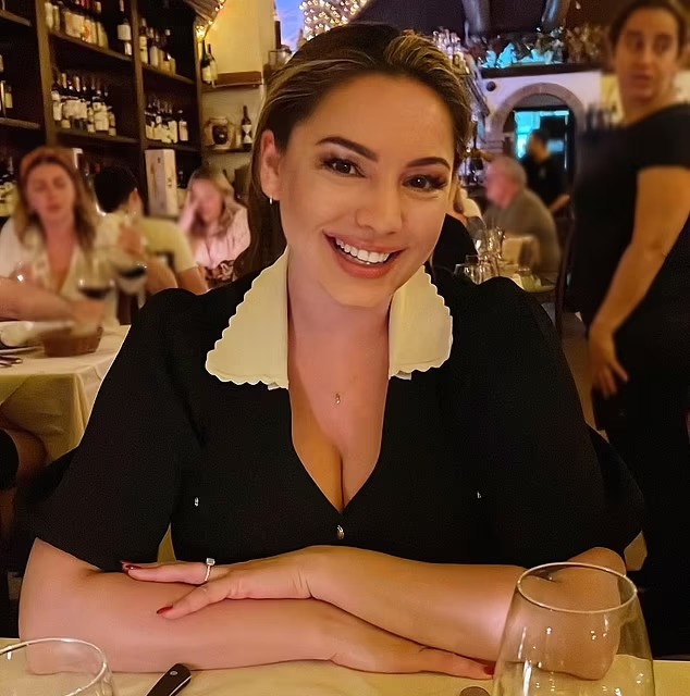 kelly-brook-to-marry-boyfriend-jeremy-parisi-in-italy