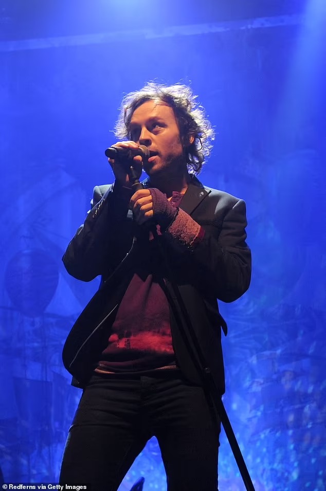 savage-garden-singer-darren-hayes-says-he-was-on-the-brink-of-suicide-while-struggling-with-his-sexuality