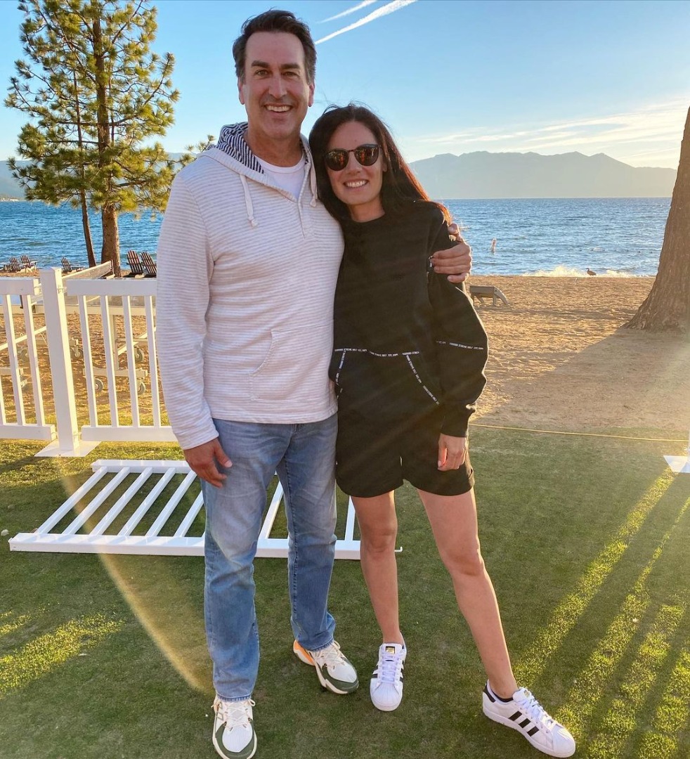 rob-riggle-dating-holey-moley-contestant-and-pro-golfer-kasia-kay