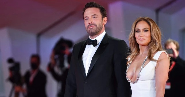 jennifer-lopez-and-ben-affleck-marry-in-las-vegas-after-obtaining-marriage-licence