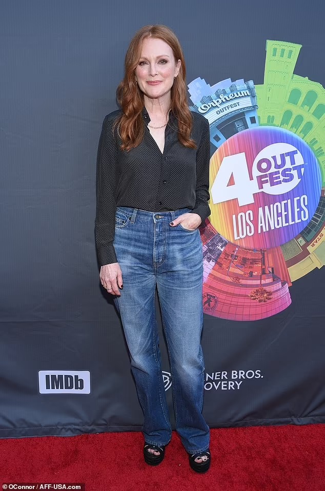 julianne-moore-61-goes-casual-chic-in-patterned-blouse-and-jeans-as-she-celebrates-20th-anniversary-of-far-from-heaven