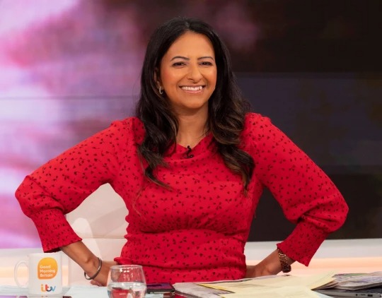 ranvir-singh-jokes-shes-perked-up-as-nudist-poses-for-life-drawing-live-on-good-morning-britain